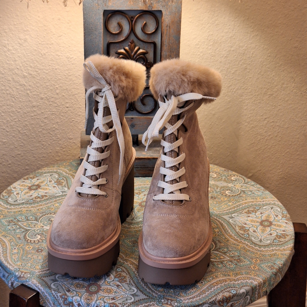 Beige Lace-Up Ankle Boots with Fur Trim. NWOB Size 10 Wide - Picture 4 of 15
